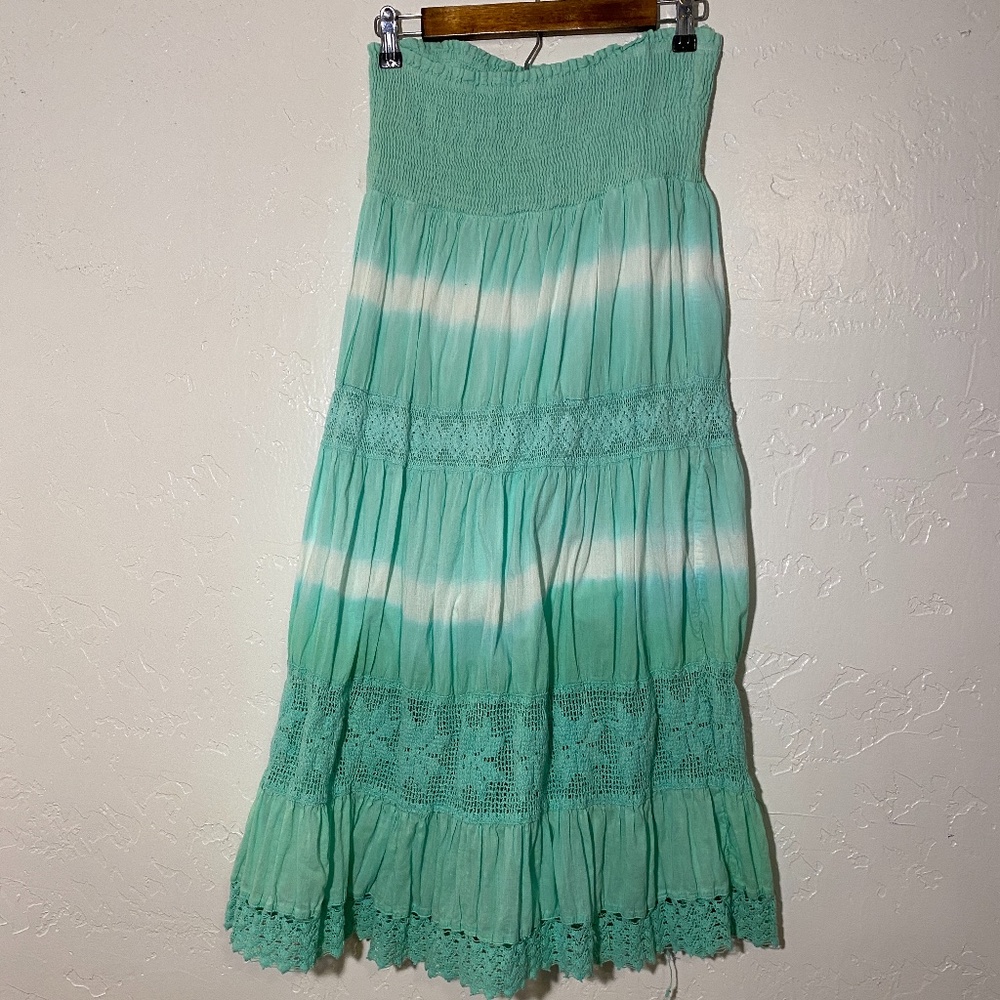 Raviye skirt with embroidered lace, size XL.